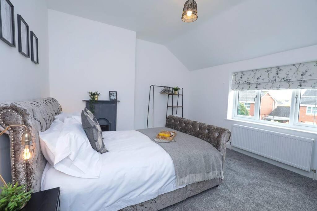 Perfect For Contractors With On Site Parking Villa Brierley Hill Bagian luar foto