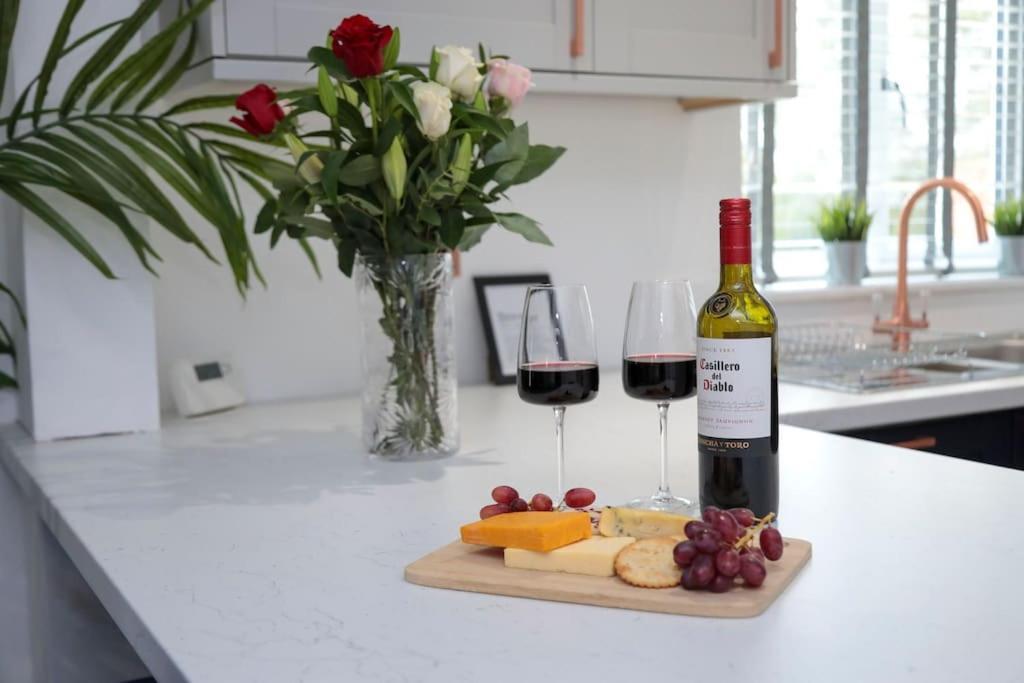Perfect For Contractors With On Site Parking Villa Brierley Hill Bagian luar foto